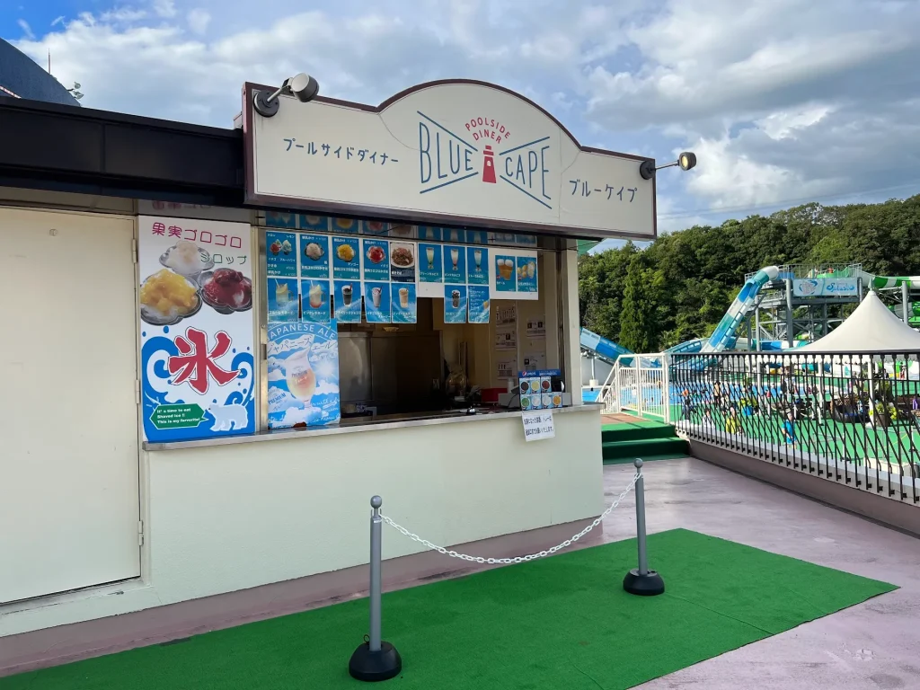 ネスタリゾートのプール内にある食事店舗